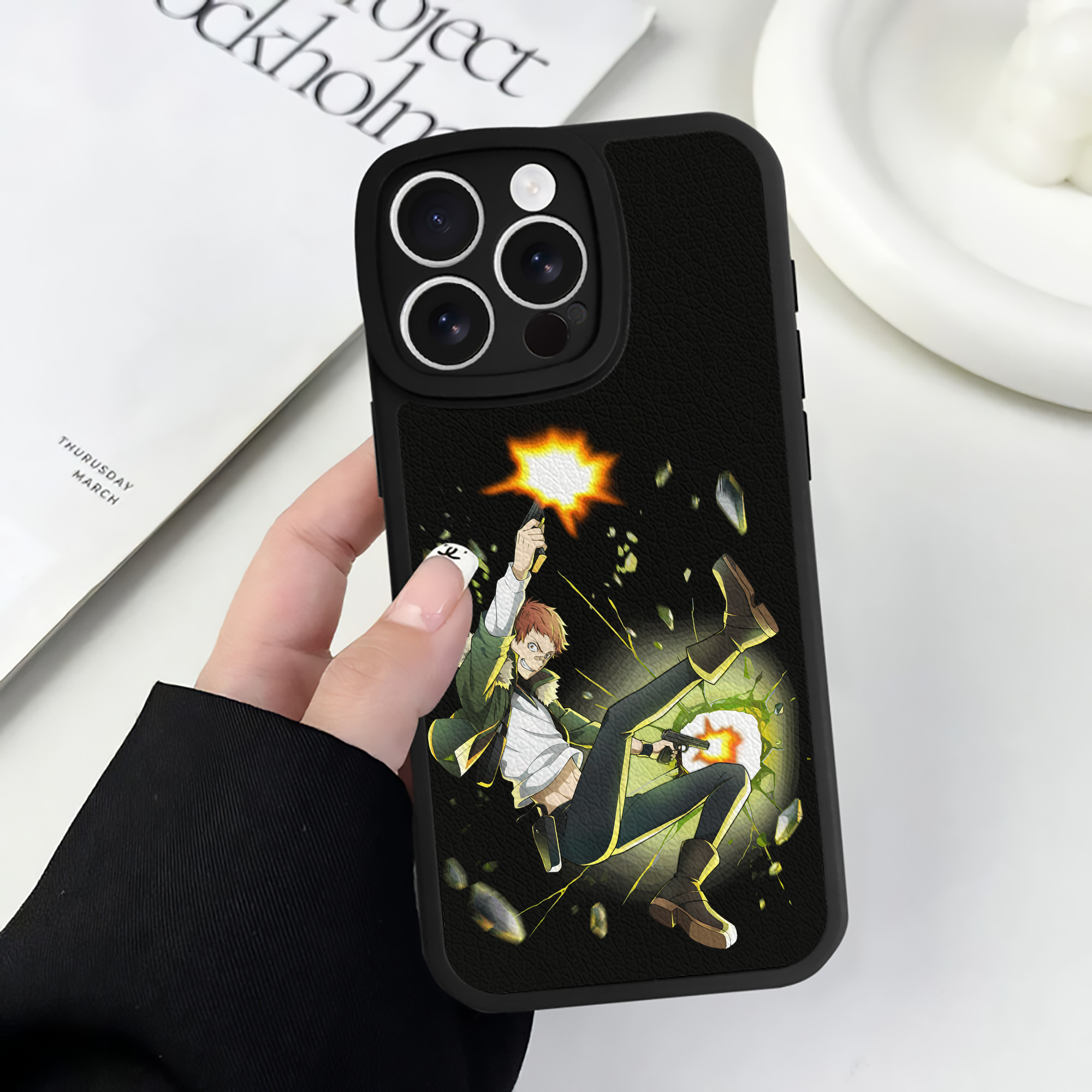 （画像用） 文豪ストレイドッグス Bungo Stray Dogs 【iPhone 16シリーズ対応】シリコンスマホケース（レザー調） 材質：シリコン
